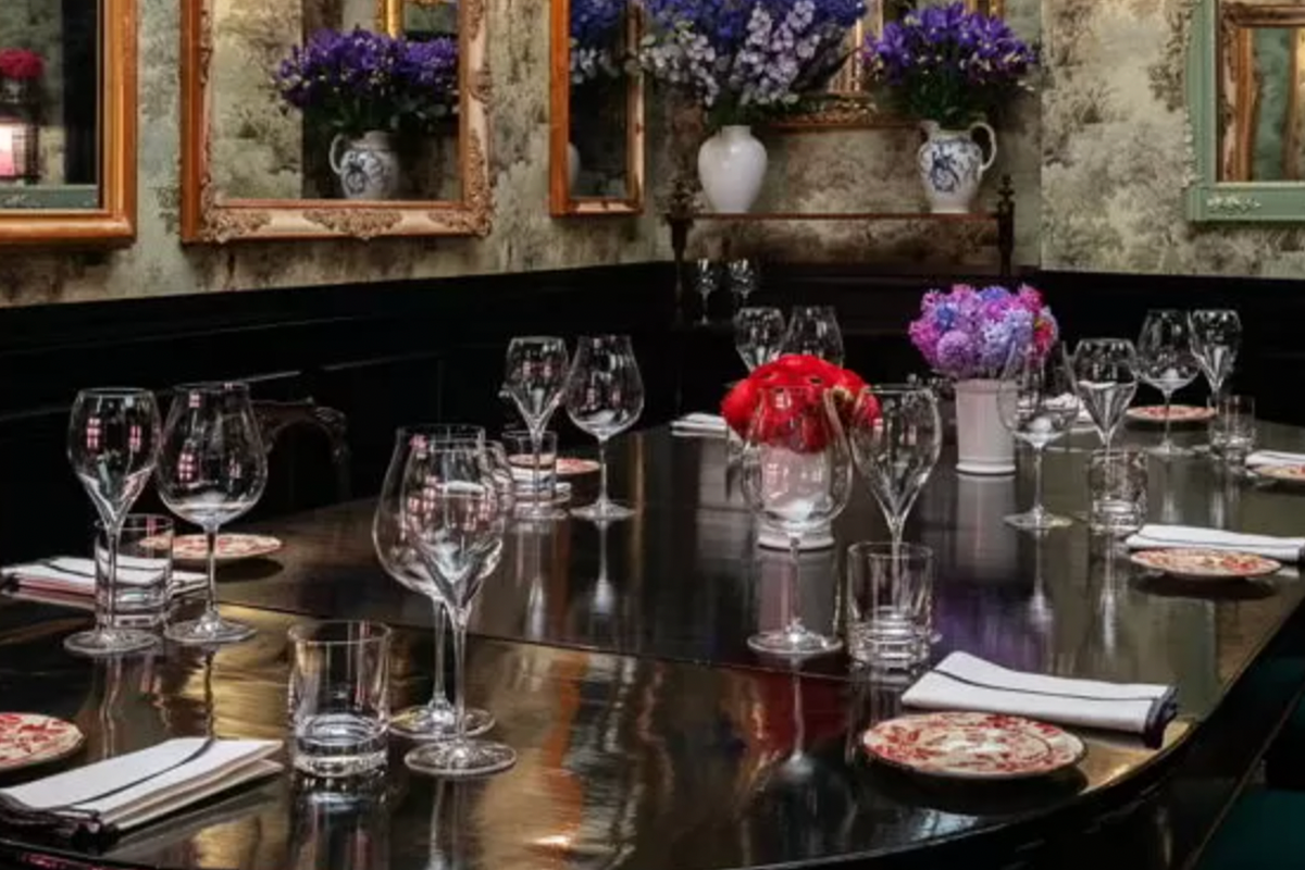 香港Gucci餐廳中的豪華座位佈置