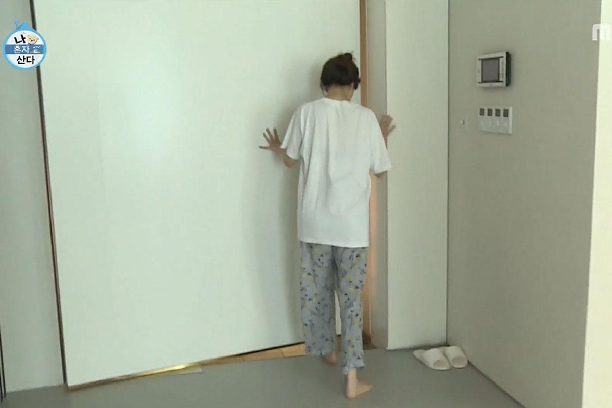 韓国スター、インテリアアイテム、高級インテリア、Mandalaki Studio、ULTRAFRAGOLA Mirror、Gustaf Westman、Karma、Knoll、G-DRAGON、The Tired Man armchair、ligne roset、Edra、Hastens、ジョージナカシマ