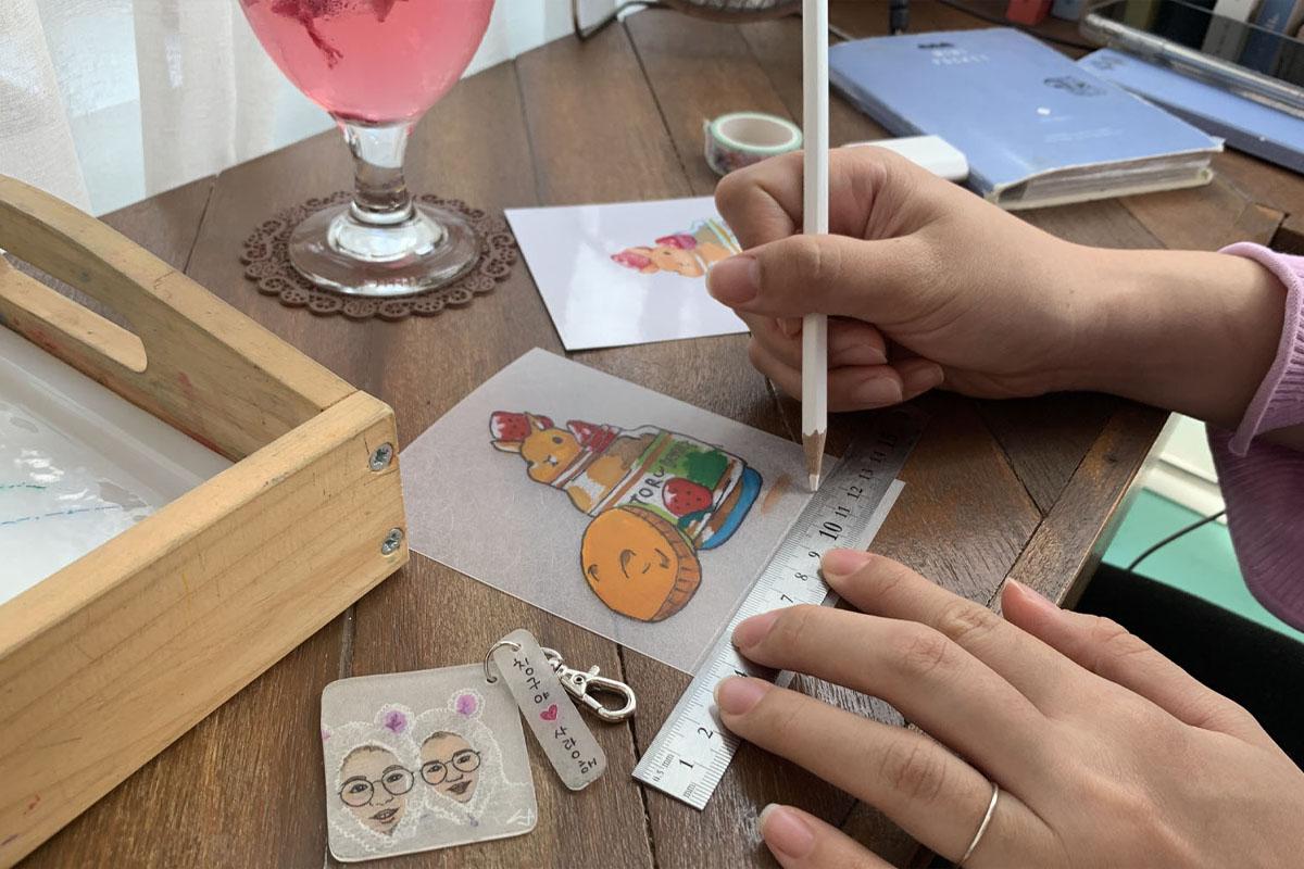  延南洞、プラバン、延南洞カフェ、カフェ、Cafe Neulbo、ヒーリング、キーホルダー、オリジナル作品