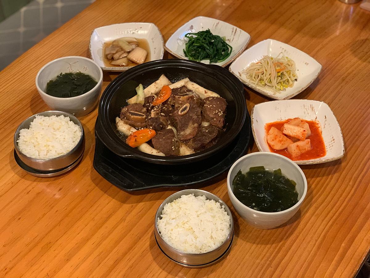 The short ribs dish with all the served side dishes and rice.