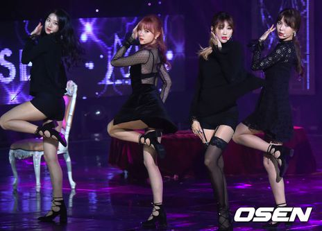 2015年，韓國女子團體Nine Muses的表演服裝呈現性感而不過度，因應當時的舞臺服裝規範。