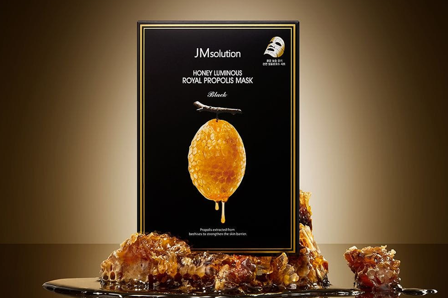 JM Solution 蜂蜜光澤皇家滋養面膜，展示其蜂蜜光澤和滋養效果