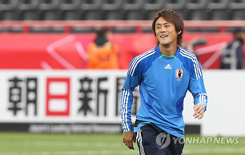 身穿日本队服的韩国出生足球运动员