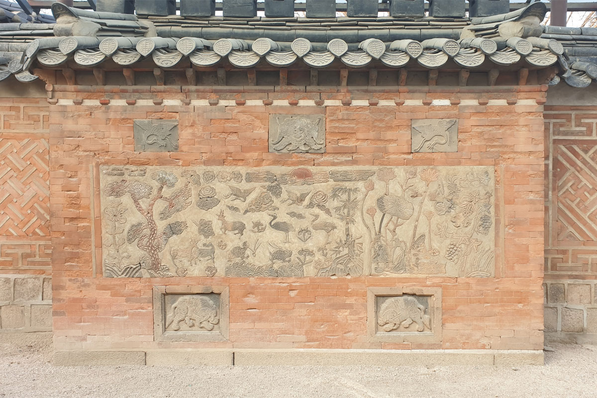 Hoa văn Mười biểu tượng của sự trường tồn tại Jagyeongjeon