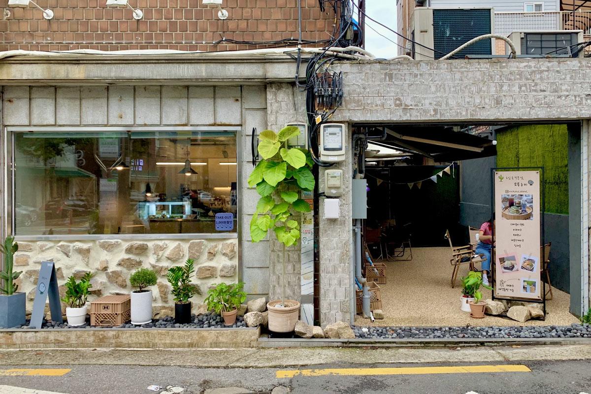 The outside view of Motunui Cafe