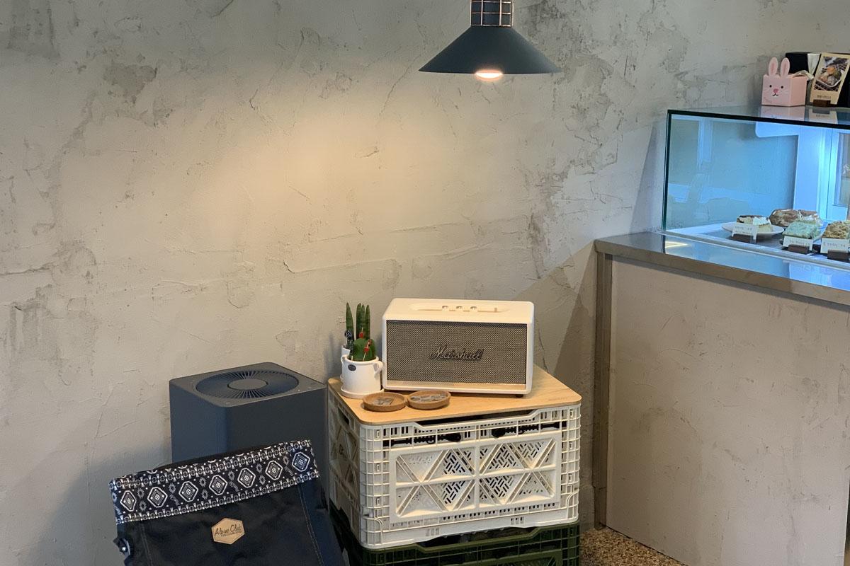 A closer view of the speaker in front of the counter.