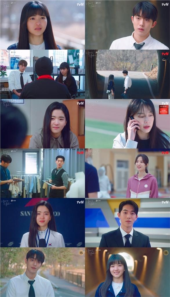 ドラマ『二十五、二十一』の最終回シーン。ナ・ヒドが感銘を受けながら歩いている姿。設定は1990年代末のソウルで、高校生たちの成長ストーリーを描いている。