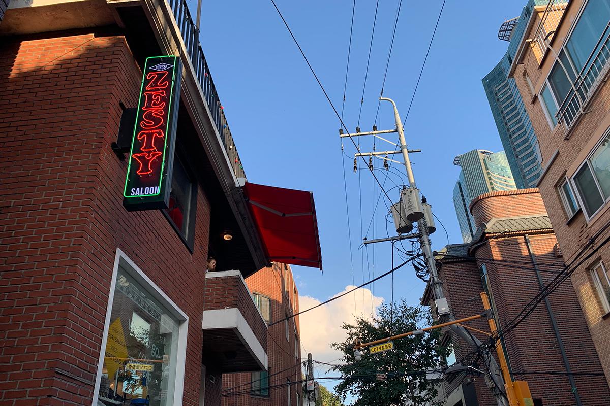 聖水洞グルメ、手作りバーガー、ZESTY SALOON、ソウルの森、シュリンプバーガー、わさびシュリンプバーガー、ZESTYガーリックバーガー