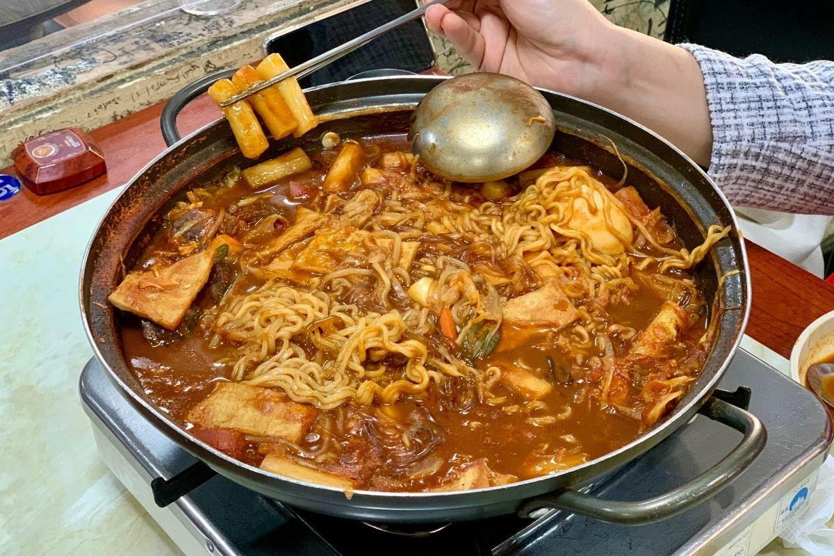 韓国、韓国旅行、ソウル旅行、韓国ドラマ、ドラマロケ地、ドラマ撮影地、社内お見合い、Netflix、韓国ウェブトゥーン原作、女神降臨、モントングリ即席トッポッキ、韓国料理、韓国グルメ、ソウルグルメ、トッポッキ