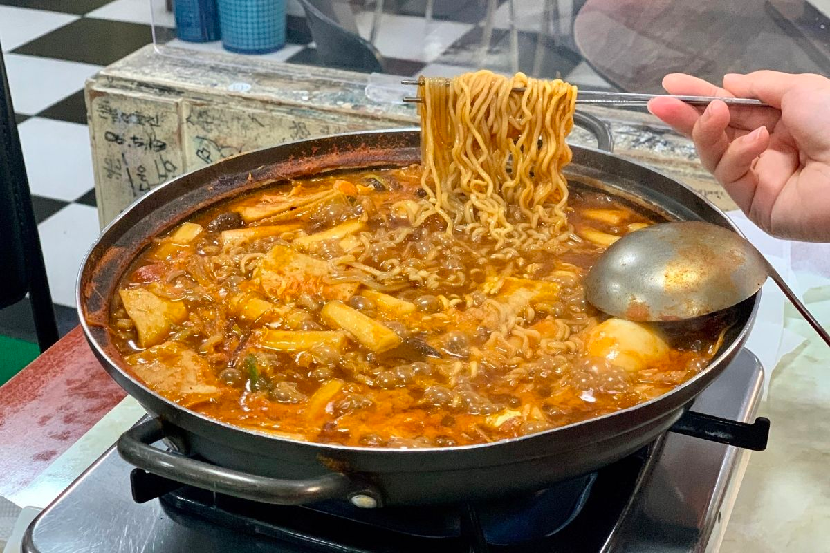 韓国、韓国旅行、ソウル旅行、韓国ドラマ、ドラマロケ地、ドラマ撮影地、社内お見合い、Netflix、韓国ウェブトゥーン原作、女神降臨、モントングリ即席トッポッキ、韓国料理、韓国グルメ、ソウルグルメ、トッポッキ