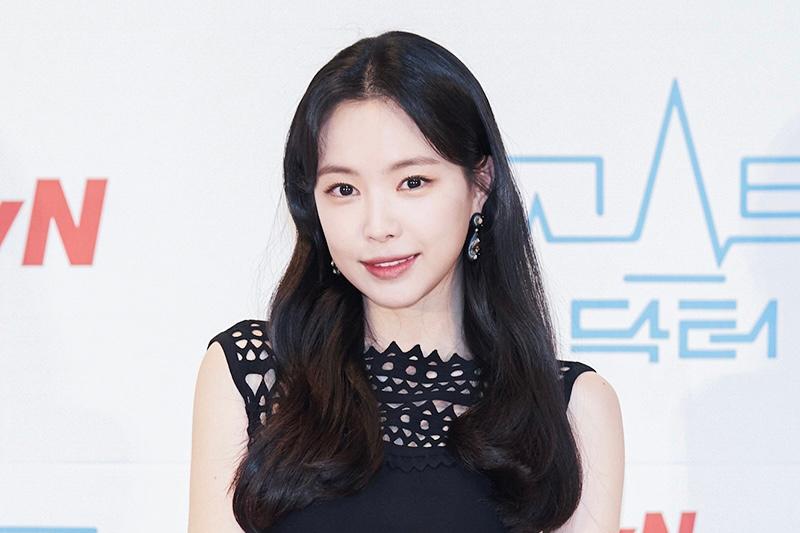 Apinkを離れたソン·ナウン、手紙で別れの挨拶「10代·20代を輝かせてくれた」