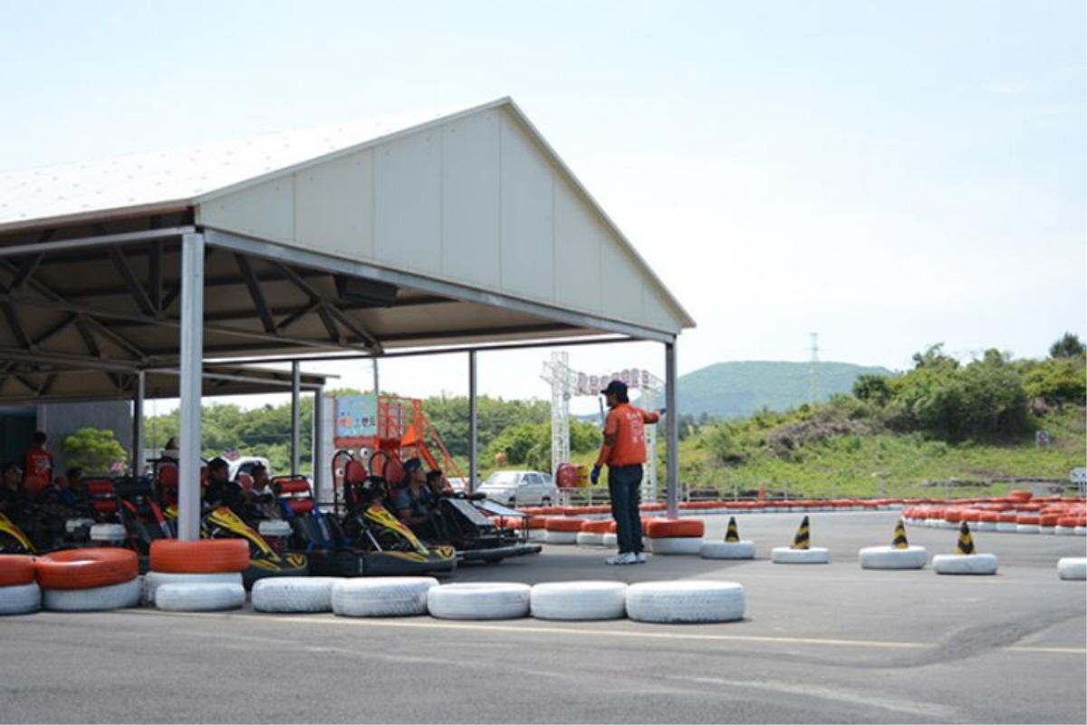 韓国、韓国旅行、韓国観光、チェジュ、済州島、済州、アクティビティ、カート、そりすべり、家族連れ、家族旅行、サバイバル、ジップライン、済州レポーツランド、韓国レジャー