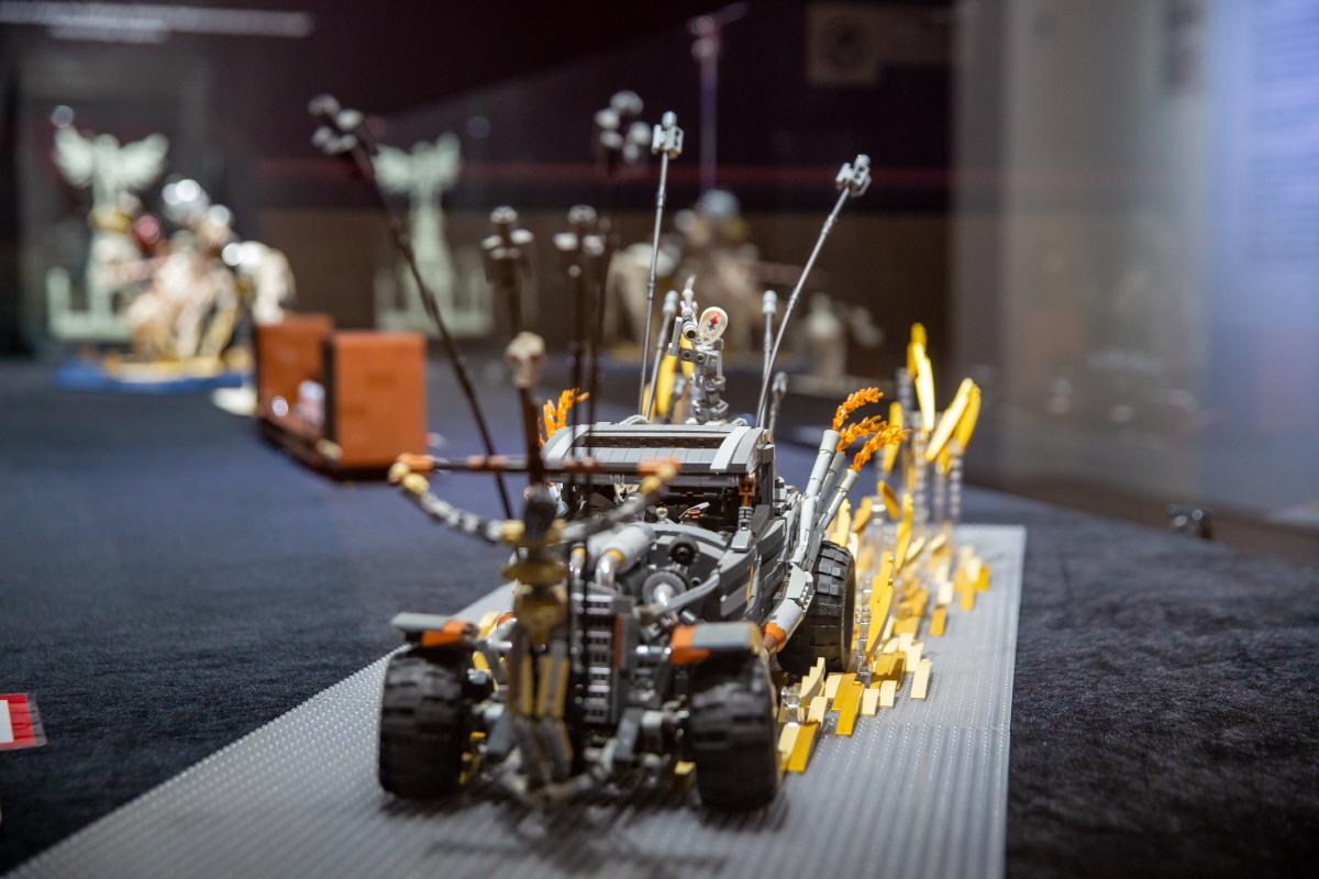 mô hình xe làm bằng lego