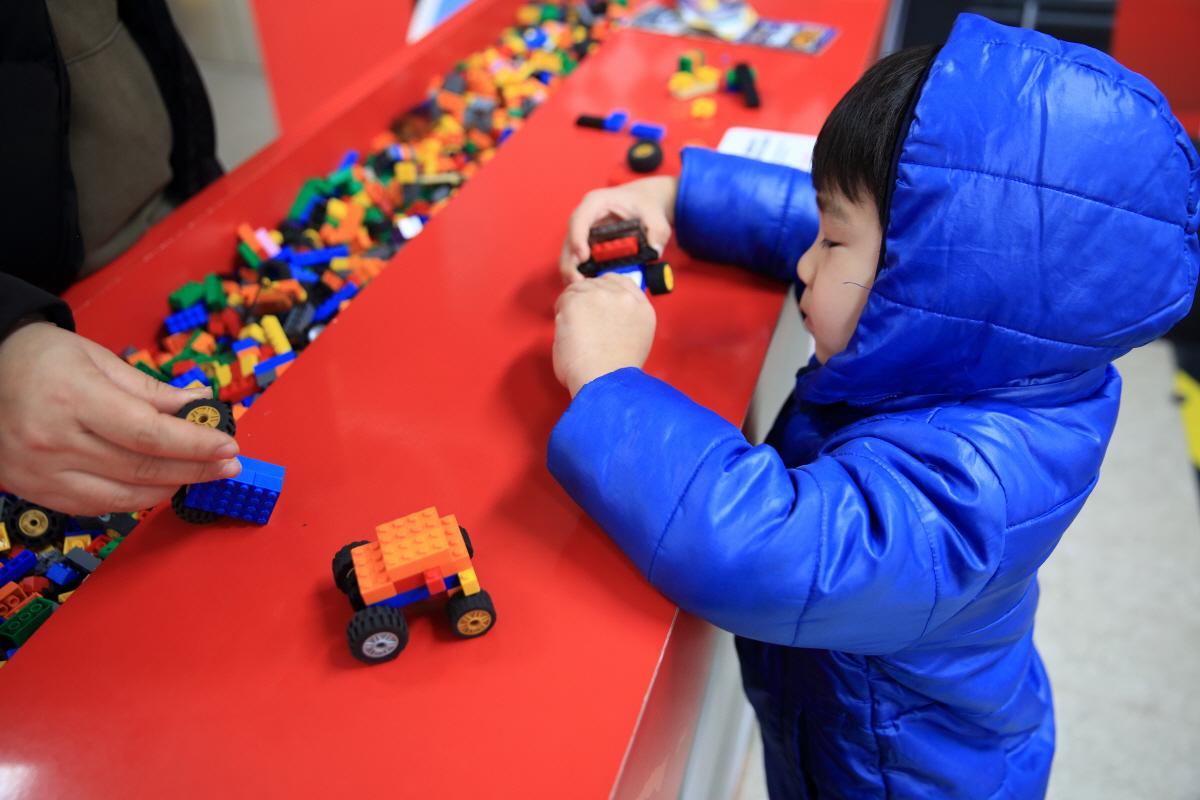 trải nghiệm làm lego ở Brick Campus, đảo Jeju