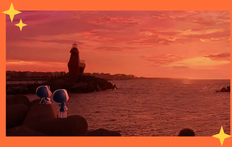 日落时分,两个卡通角色在海边灯塔前欣赏美丽的海景与天空。