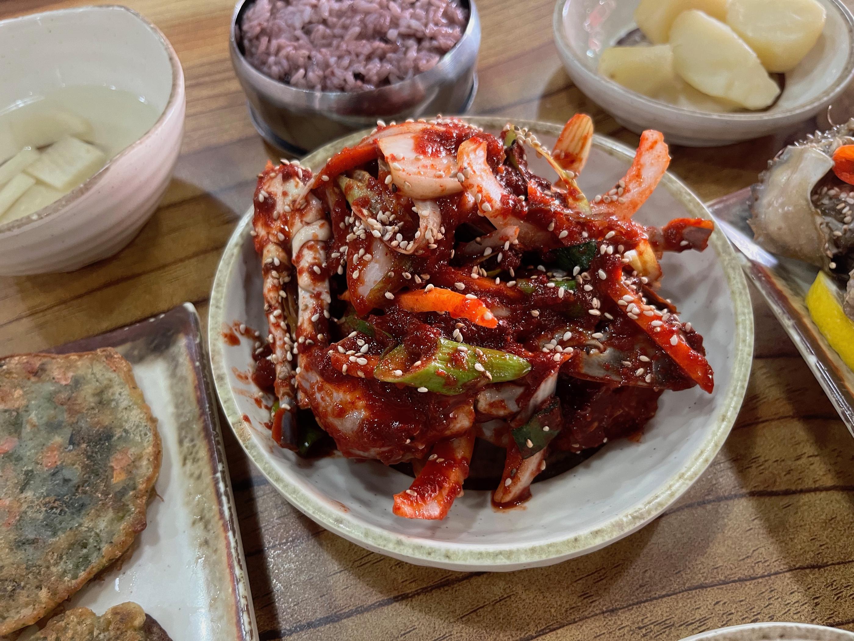 黄海酱蟹专卖店提供的辣味酱蟹，令人垂涎的诱人菜肴。