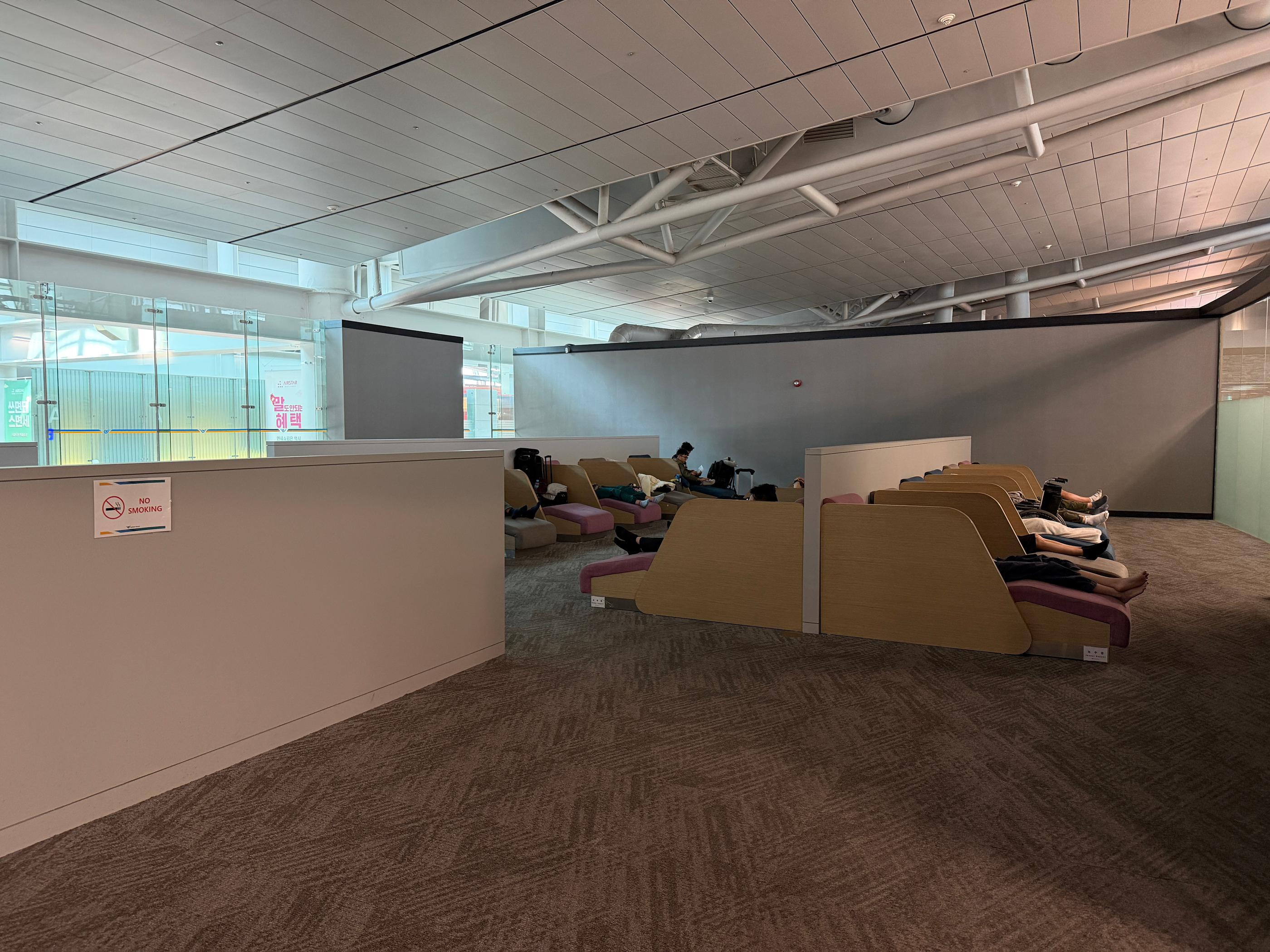 仁川機場第一航廈候機休息空間