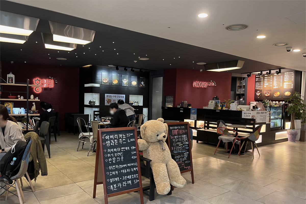 韓国、韓国旅行、韓国観光、ソウル旅行、ソウル観光、明洞、ミョンドン、明洞大聖堂、1898広場、1898Plus、観光地、観光名所、明洞聖堂、写真スポット