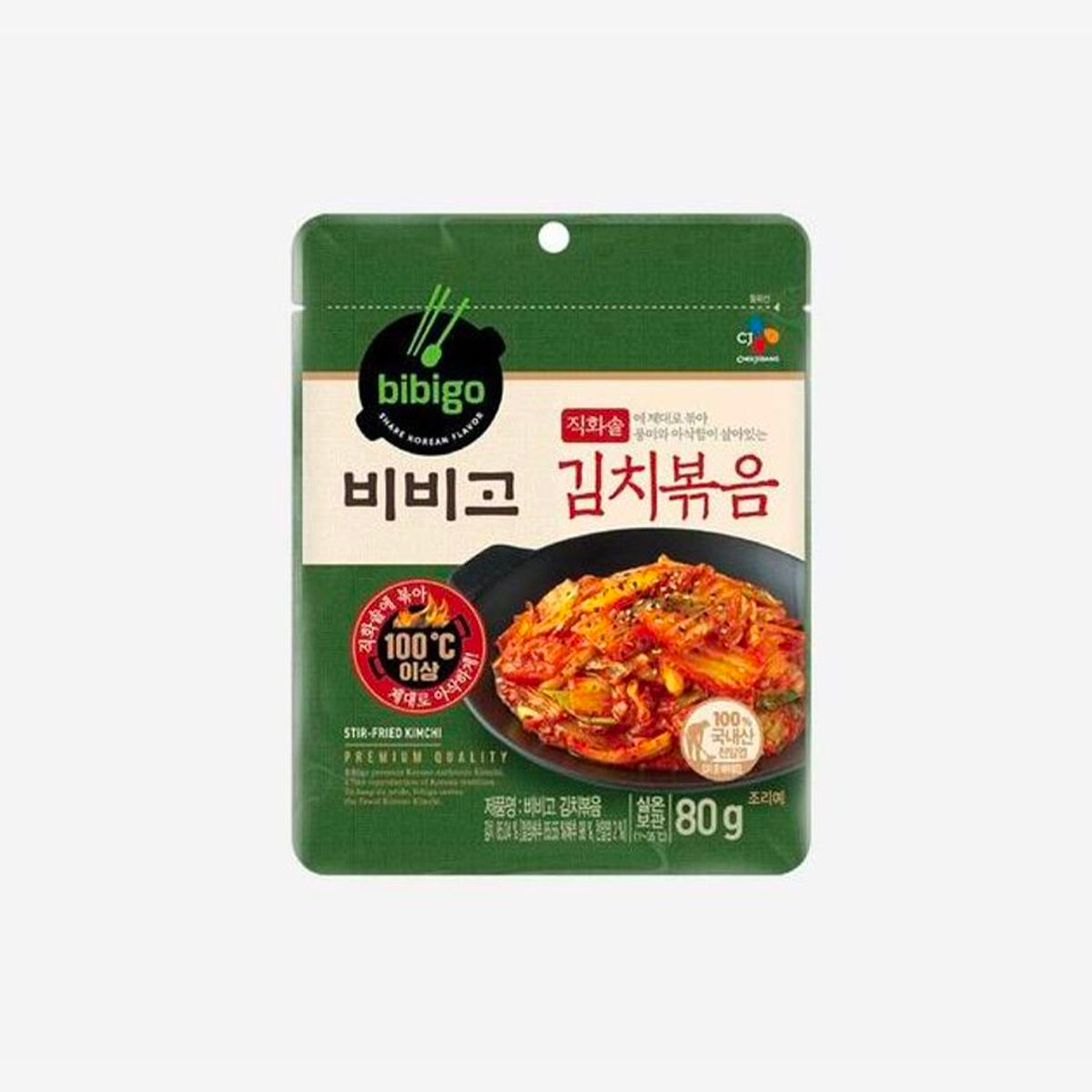 Empaque de Bibigo Kimchi salteado en fondo blanco.