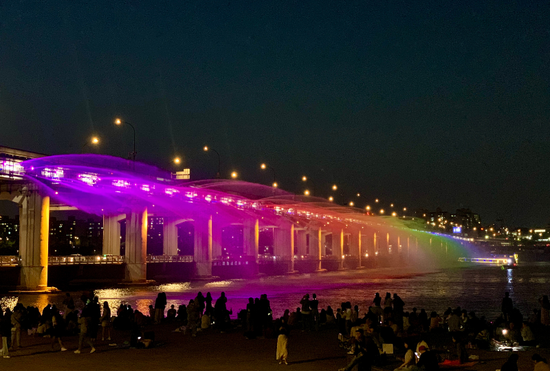 韓国、ソウル、盤浦漢江公園、盤浦大橋、レインボー噴水
