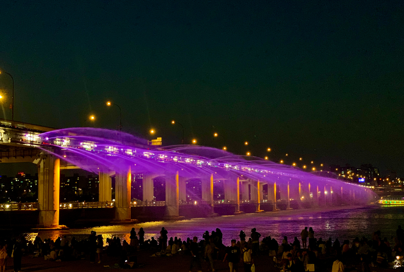 韓国、ソウル、盤浦漢江公園、盤浦大橋、レインボー噴水