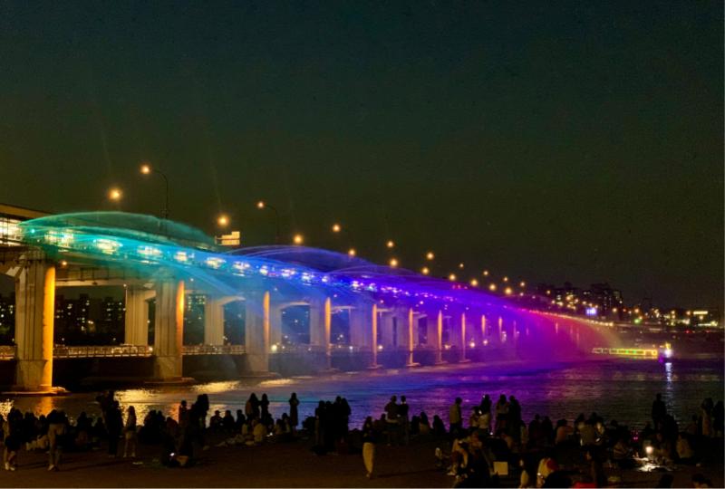 Công viên Banpo Hangang: Ngắm Đài phun nước cầu vồng nổi tiếng ở Seoul