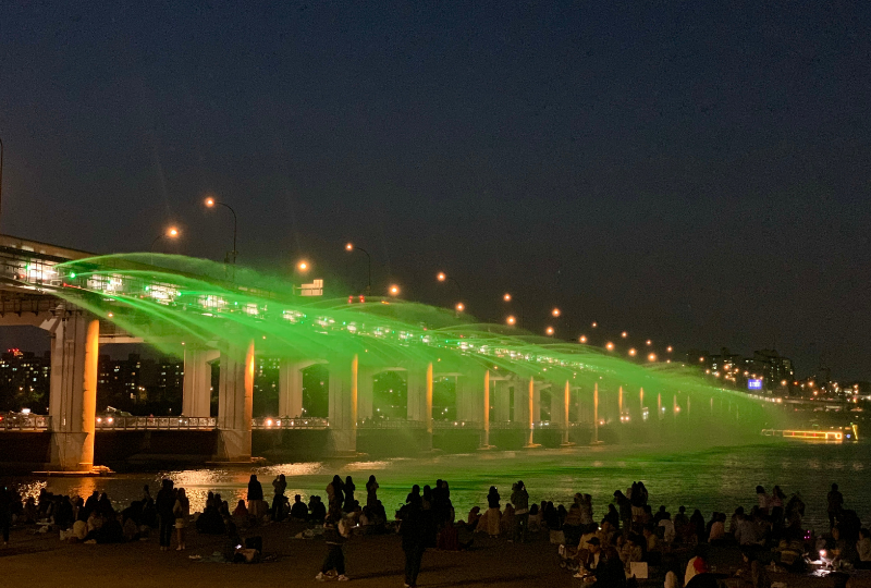 韓国、ソウル、盤浦漢江公園、盤浦大橋、レインボー噴水