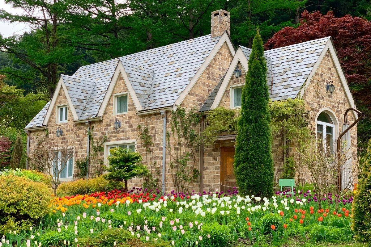 ngôi nhà kiểu anh ở js's cottage garden ở  The Garden of Morning Calm, gapyeong, gần đảo nami