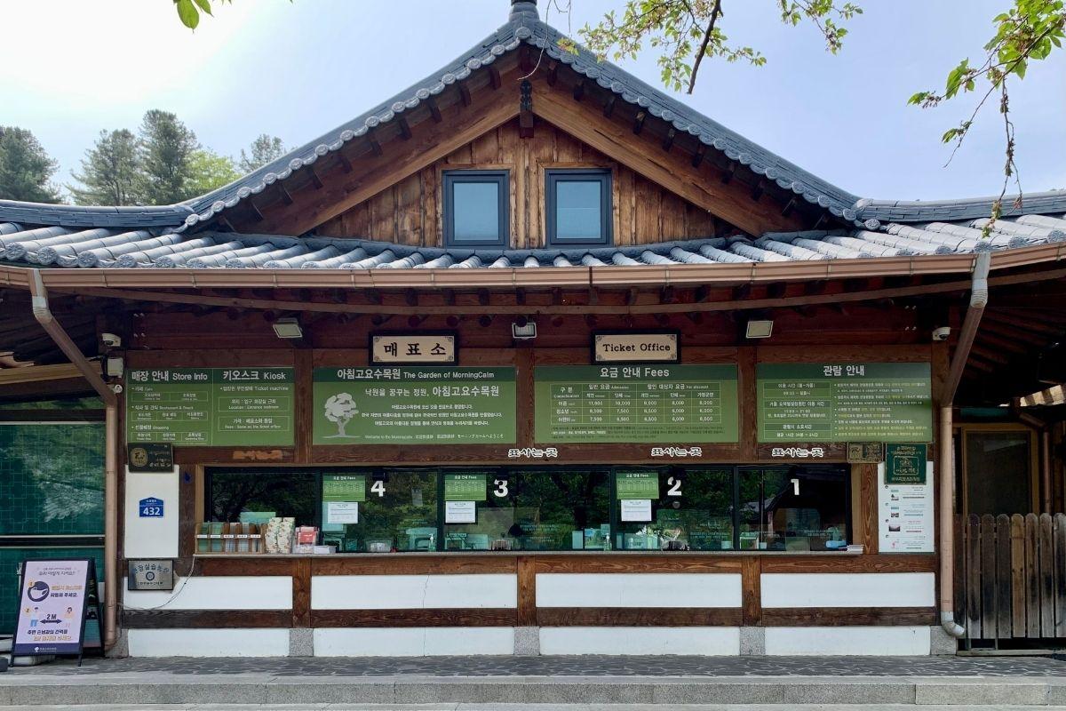 quầy bán vé ở  The Garden of Morning Calm, gapyeong, gần đảo nami