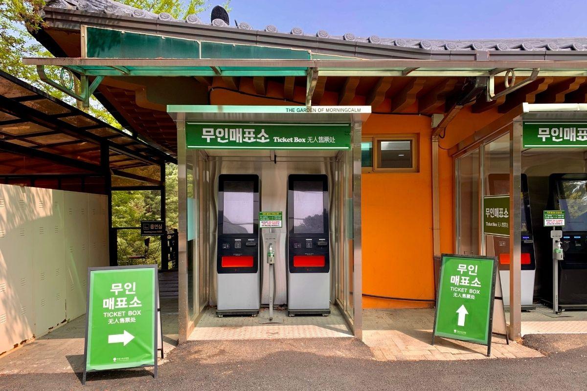 máy bán vé tự động tại  The Garden of Morning Calm, gapyeong, gần đảo nami