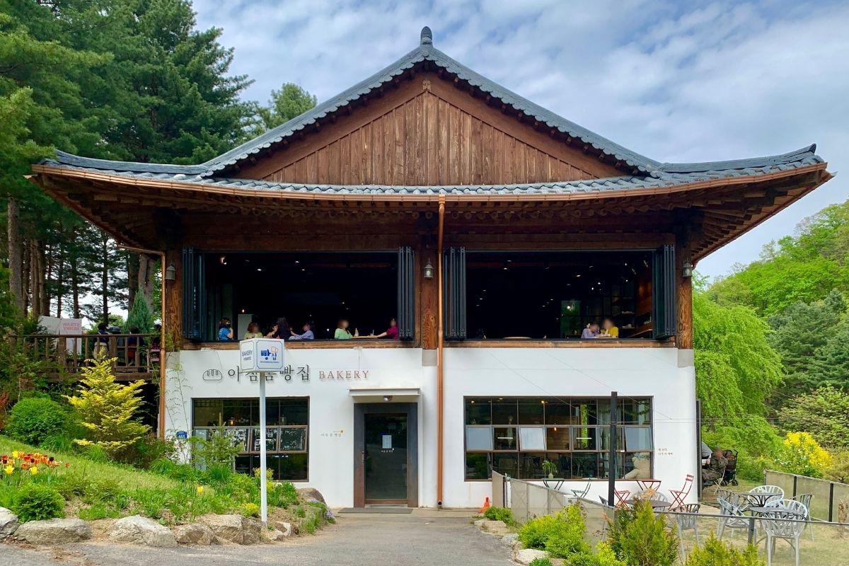 tiệm bánh ở the garden of morning calm