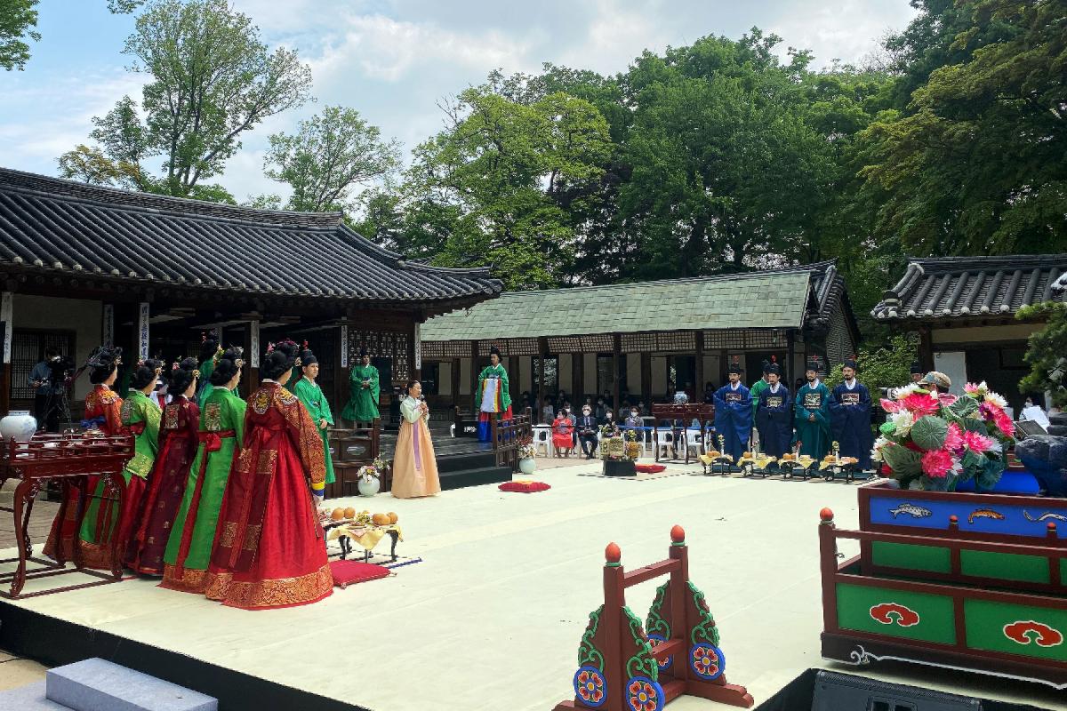 Cung điện Changdeokgung và Khu vườn bí mật đẹp nên thơ ở Seoul