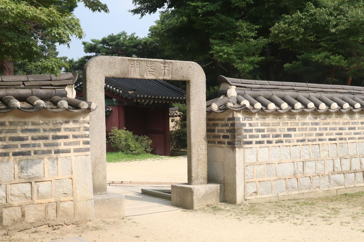 Cung điện Changdeokgung và Khu vườn bí mật đẹp nên thơ ở Seoul