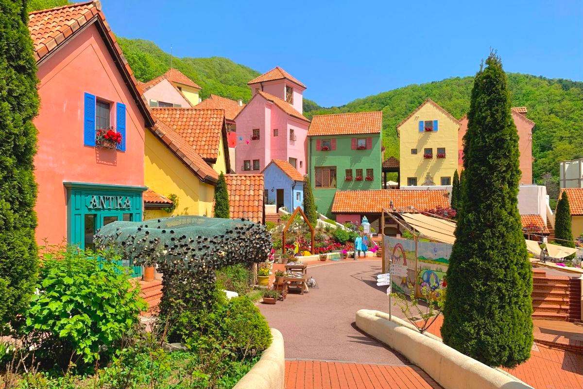 внутри Petite France французской деревни в Корее