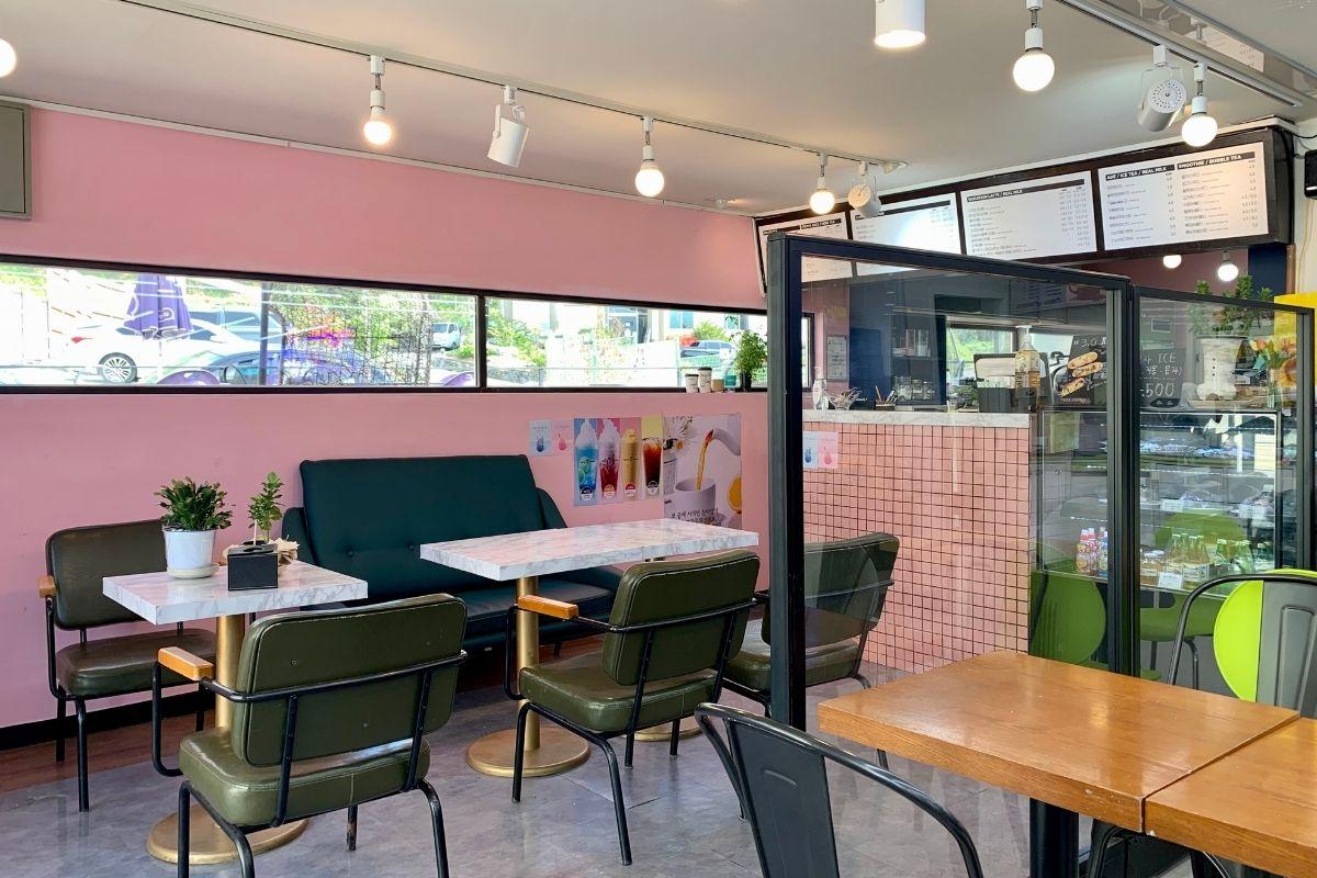 cà phê ở Petite France làng pháp của hàn quốc