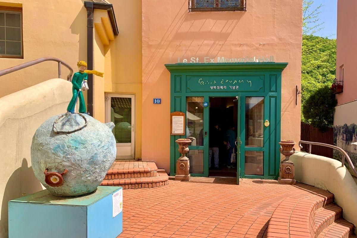 phòng tưởng niệm sain exupery