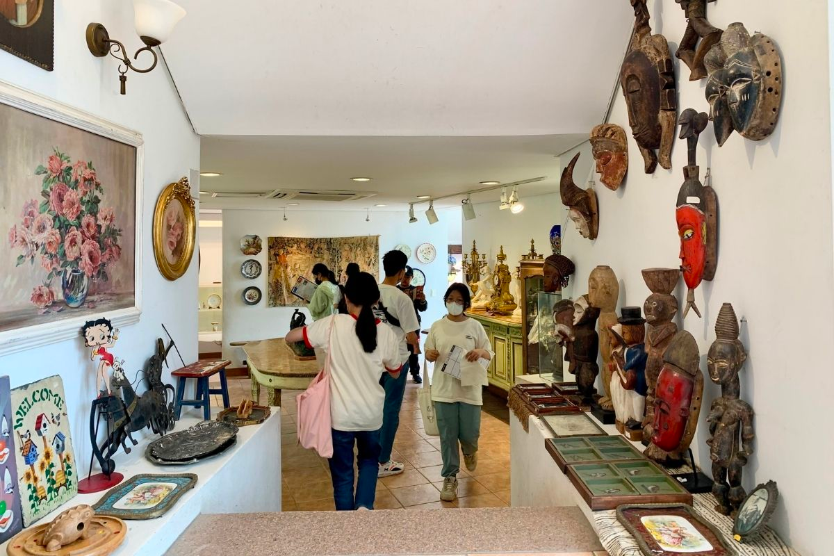 học sinh tham quan tại Petite France làng pháp của hàn quốc