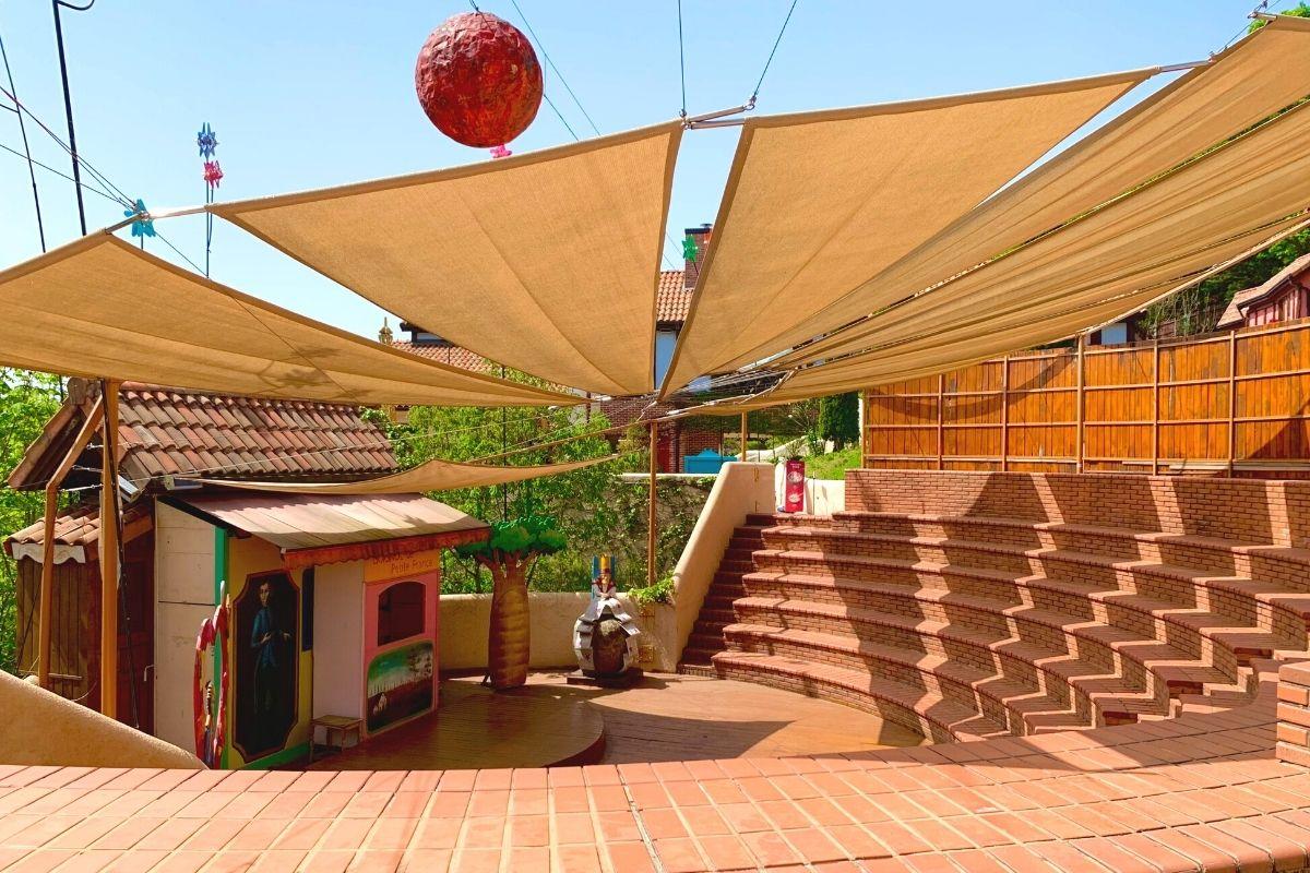 открытая сцена в Petite France французская деревня в Южной Корее