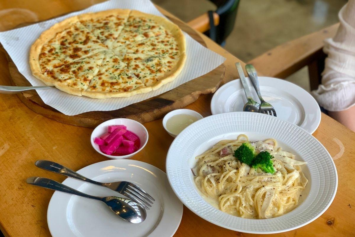 pizza pasta ở Petite France làng pháp của hàn quốc