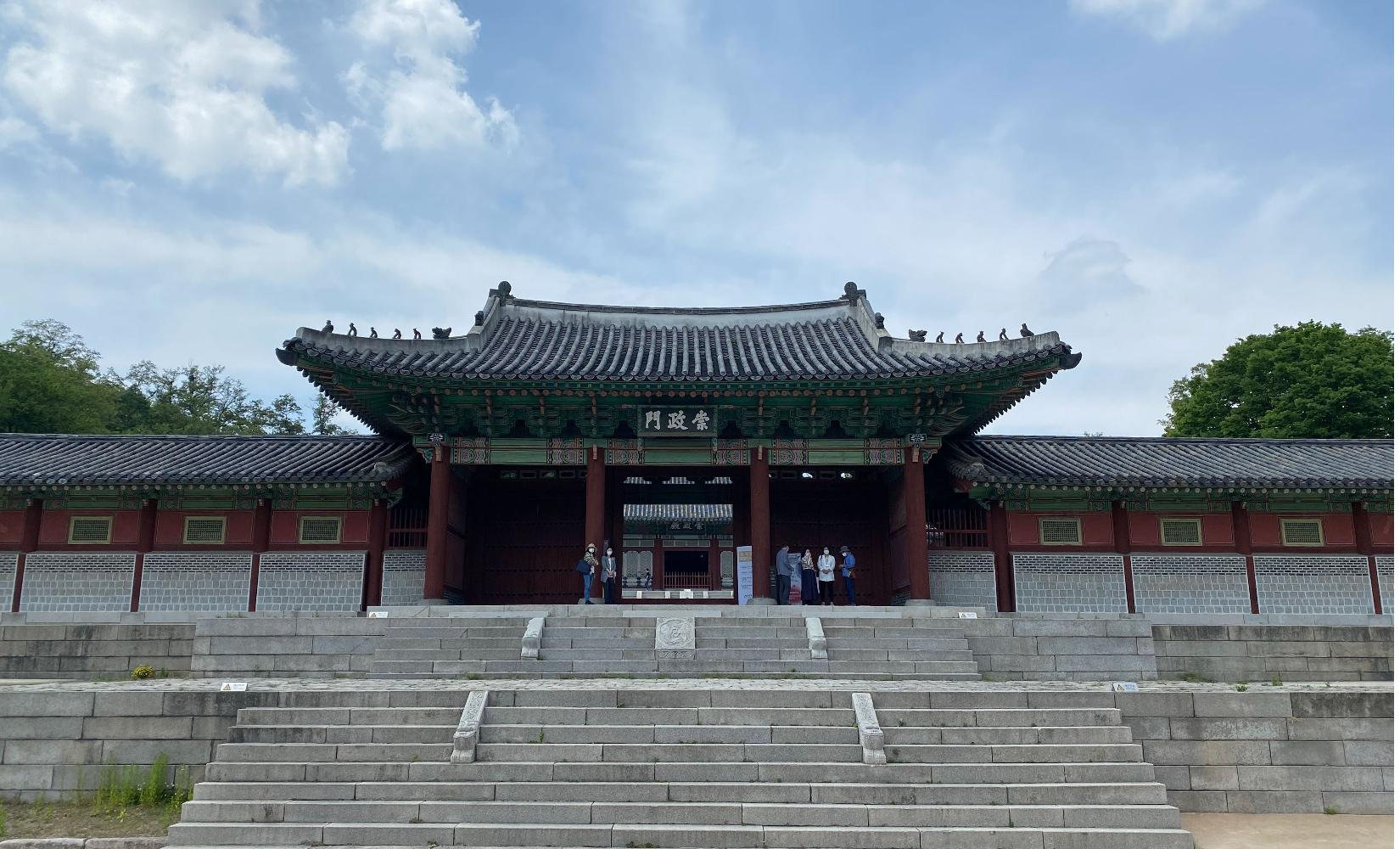 A Day at Gyeonghuigung Palace 