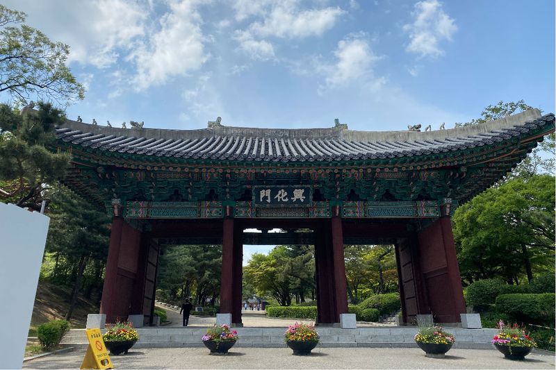 công heunghwamun ở cung điện Gyeonghuigung 