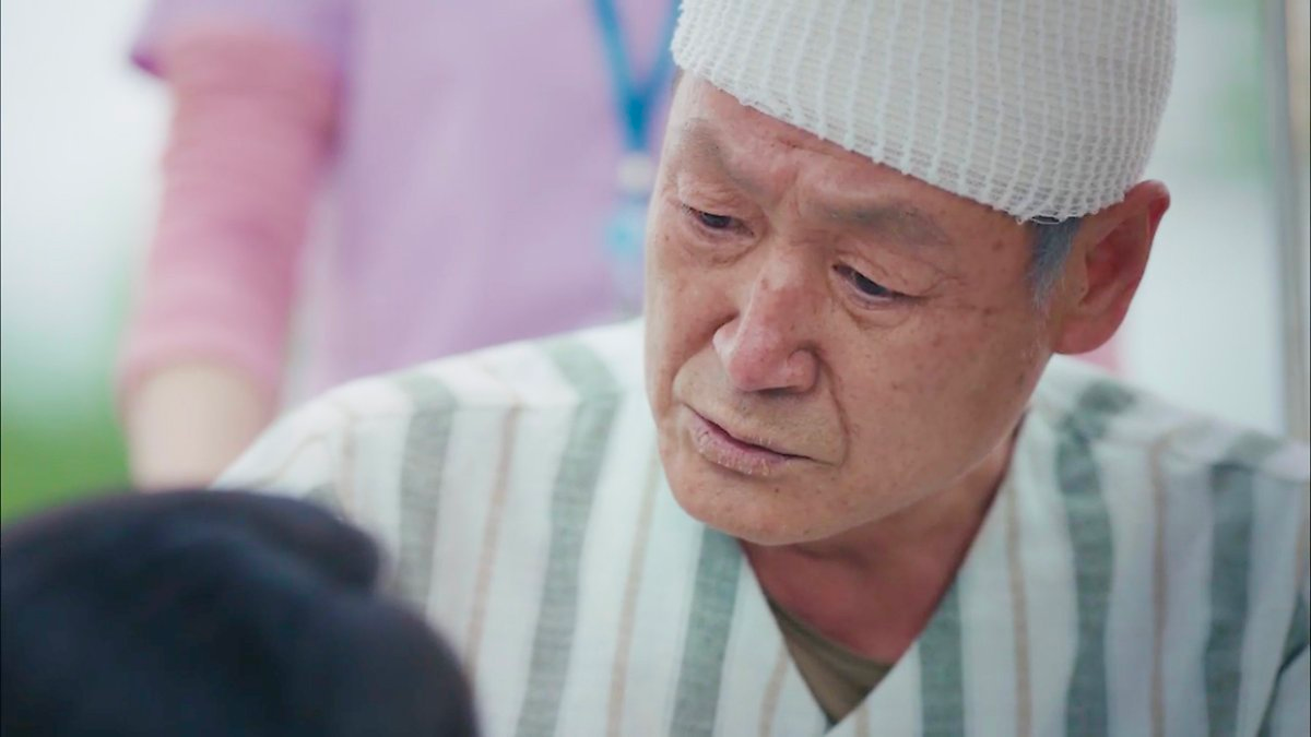 在韓劇《雖然是精神病但沒關係》裡的一幕，抒發劇情的深度情感畫面。