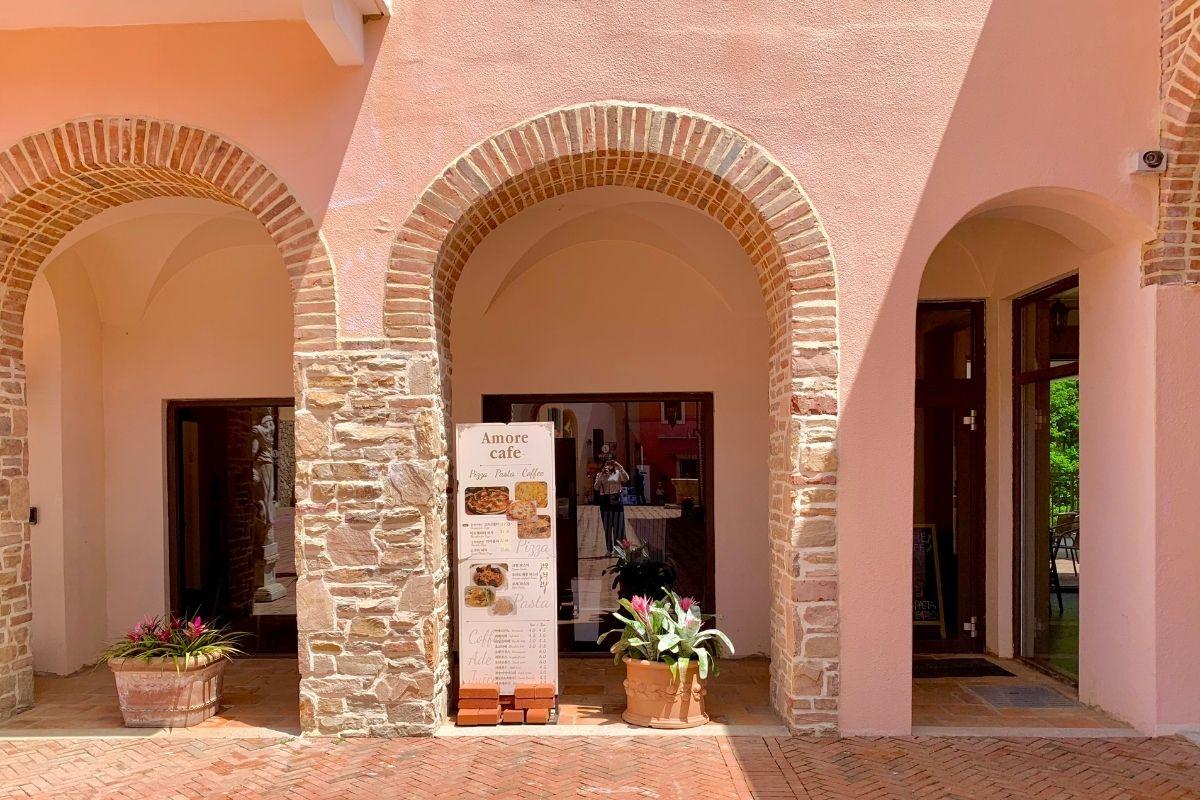 nhà hàng đồ âu ở Làng Ý Pinocchio e Da Vinci, hàn quốc, cạnh petite france