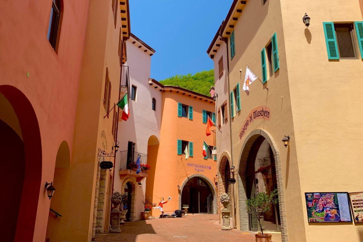 Italian Village Pinocchio & Da Vinci