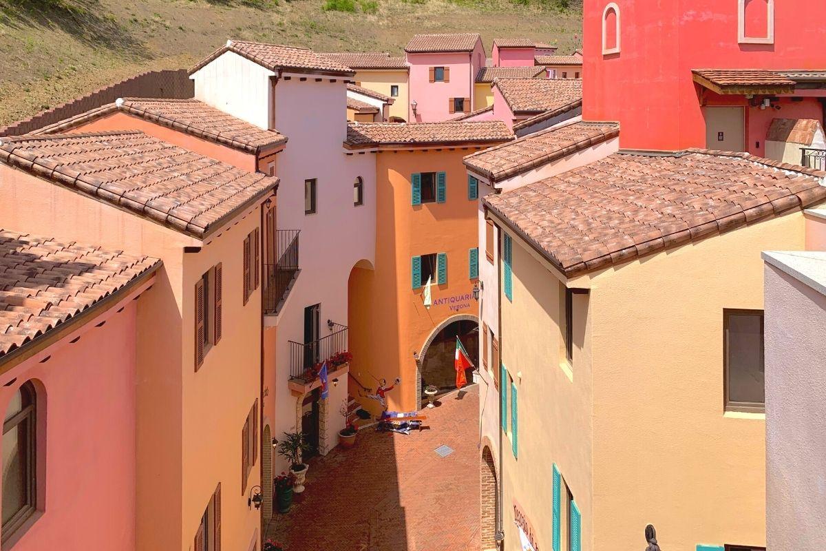 Làng Ý Pinocchio e Da Vinci, hàn quốc, cạnh petite france nhìn từ trên cao 