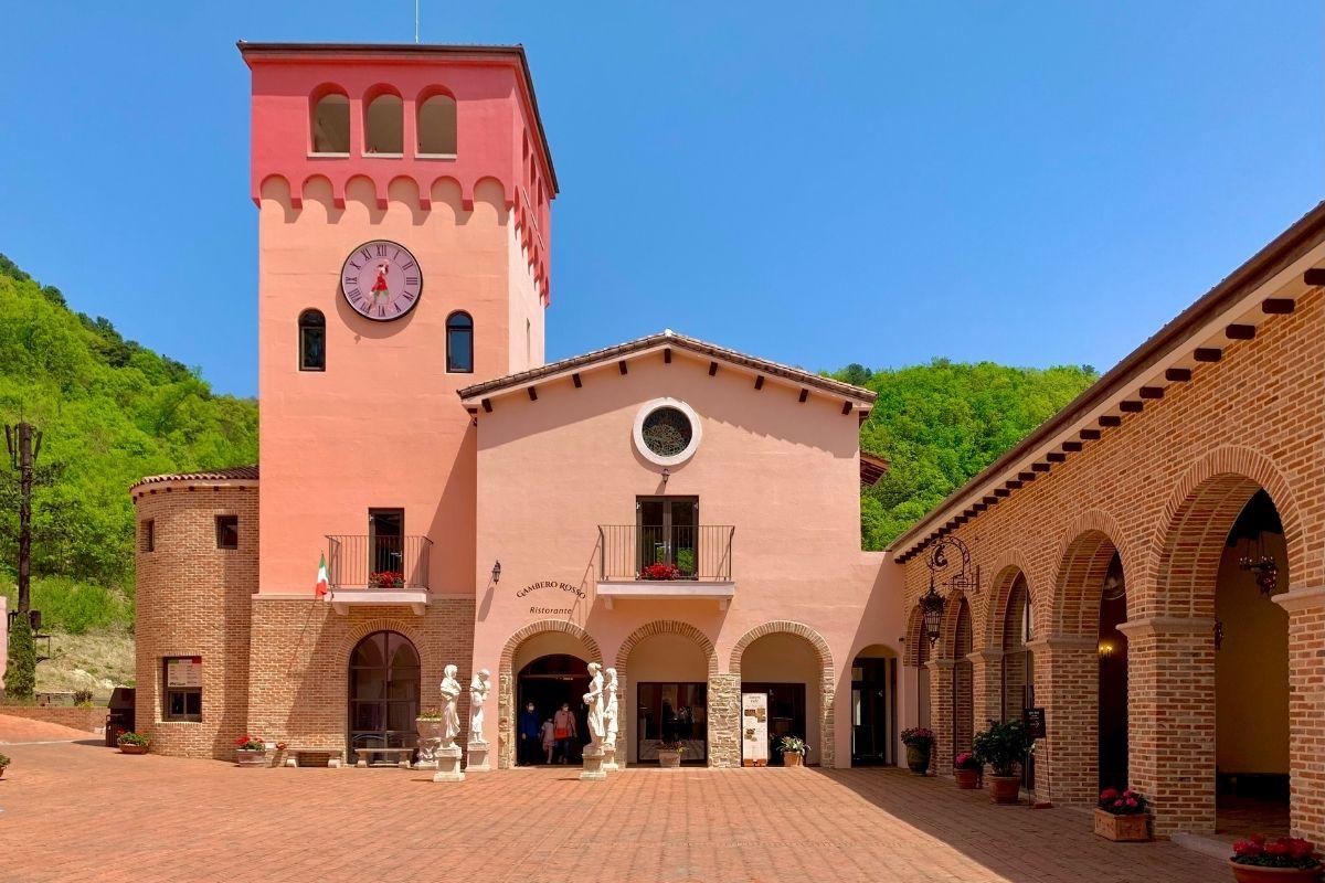 đài quan sát đồng hồ ở Làng Ý Pinocchio e Da Vinci, hàn quốc, cạnh petite france