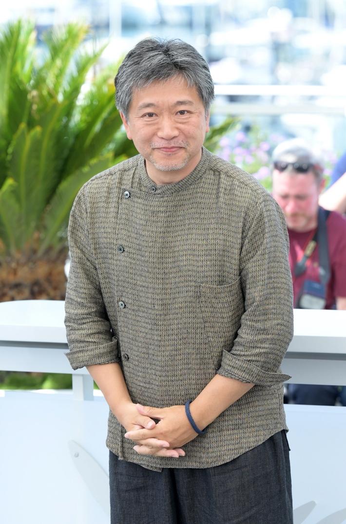 第75回カンヌ国際映画祭での是枝裕和監督の公式フォトコールシーン