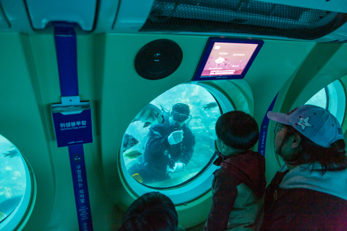 韓国、韓国旅行、韓国観光地、済州島、チェジュ、済州旅行、済州観光、韓国アクティビティ、水上レジャー、レジャースポーツ、ゴーカート、セグウェイ、子供、水族館、アクアプラネット、ジェットボート、植物園、済州民俗村、潜水艦ツアー