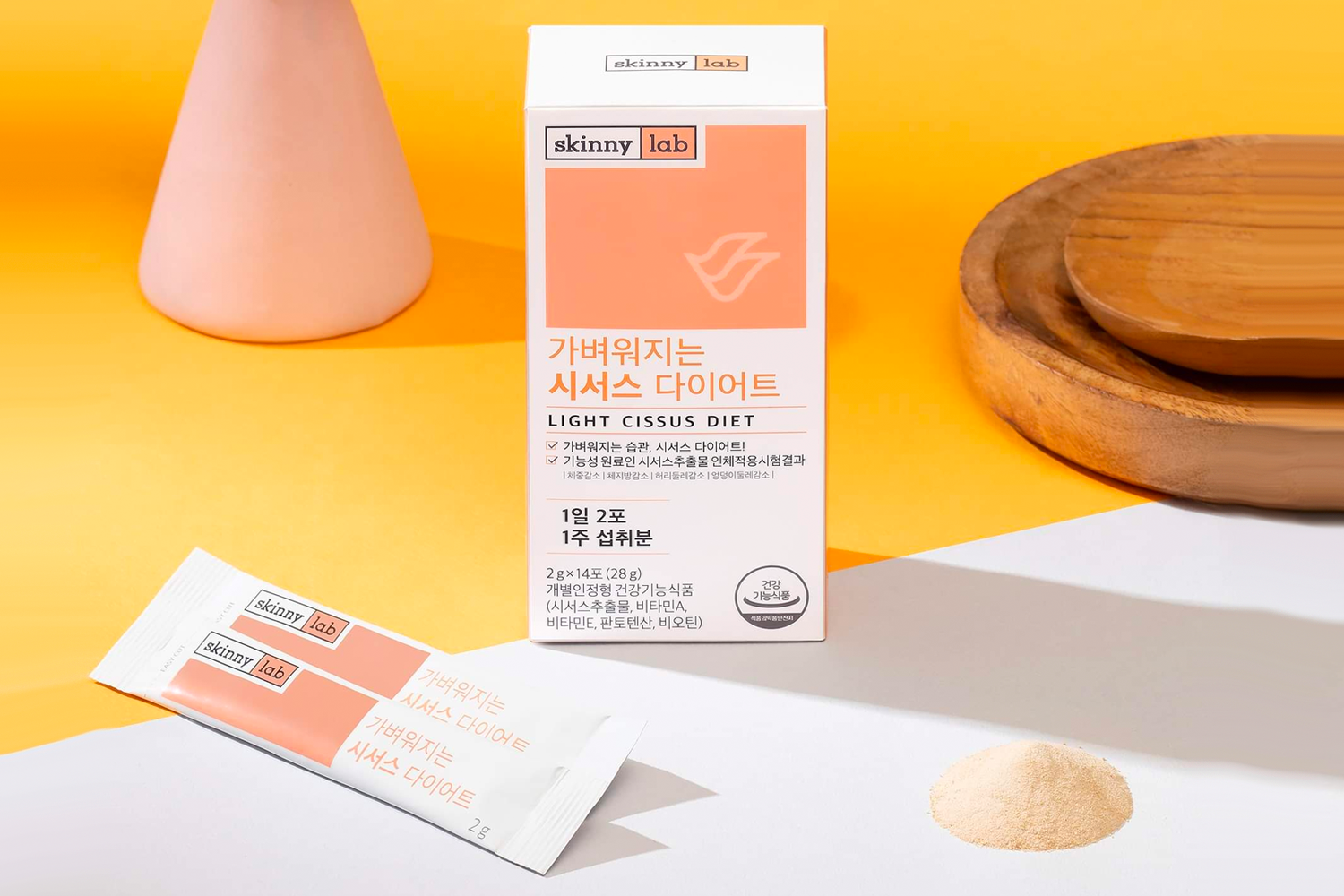 Skinny Lab的四稜白粉藤粉狀減肥保健食品，橘色與白色包裝，適合搭配水飲用的健康產品。