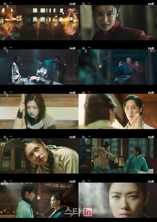 韓国ドラマ「還魂」の第1話シーン、ファンタジー時代劇の中の雅な一場面を捉えたtvNのスクリーンショット